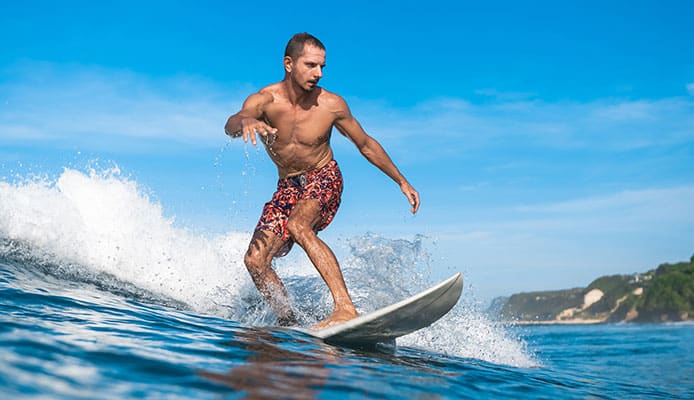Comment attraper les vagues en surf