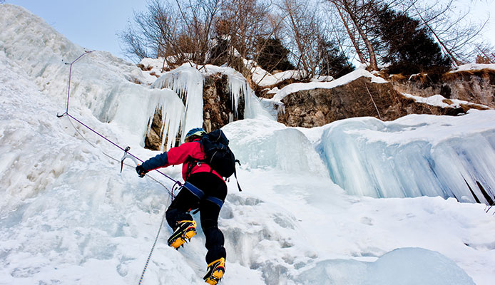 Comment faire de l'escalade sur glace : les bases de l'escalade sur glace