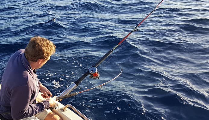 Guide de pêche à la traîne : 5 techniques pour attraper plus de poissons