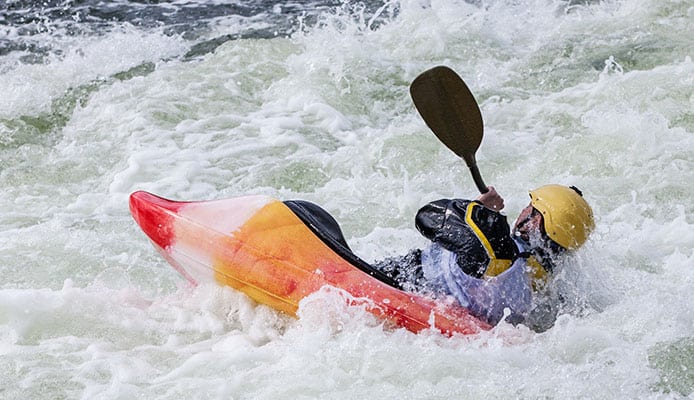 Guide du kayakiste sur les tourbillons de rivière et les tourbillons