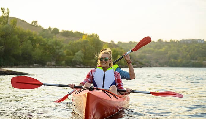 Plastique ou composite : de quel matériau doit être fait votre kayak ?