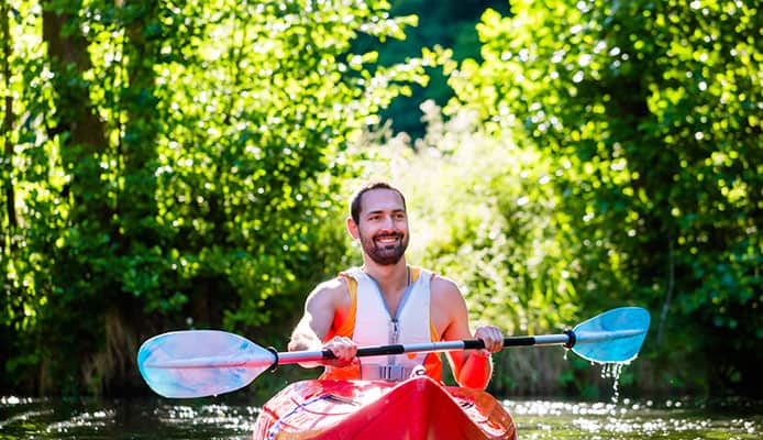 Qu'est-ce qu'une sortie et une entrée humides en kayak et comment le faire correctement ?