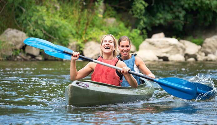 Sécurité en kayak : 11 conseils pour une journée sûre et amusante