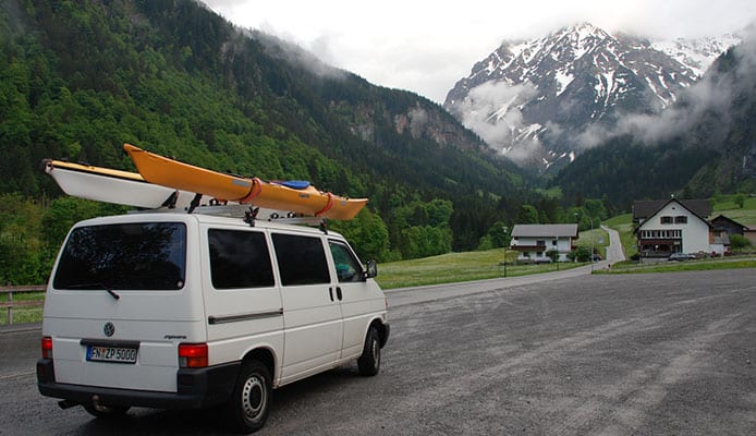 Tout ce que vous vouliez savoir sur l'expédition d'un kayak