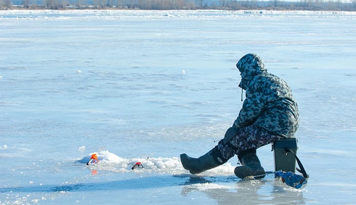 Tronçonneuse à glace pour le pêcheur sur glace ultime